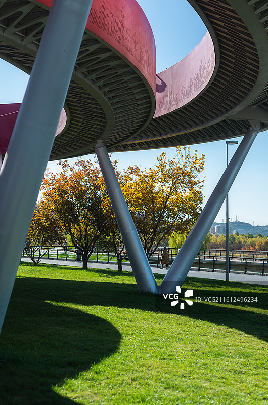 北京首钢园内的游乐设施图片素材