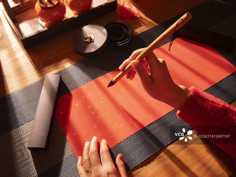 过中国年写福字写马到成功图片素材