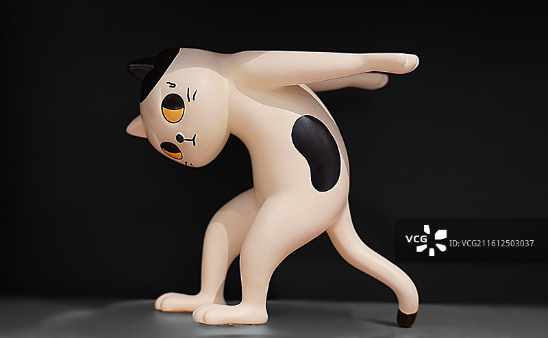 猫咪瓷塑 黑白花猫图片素材