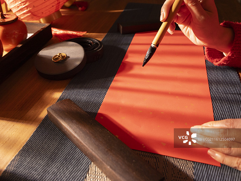 过中国年写福字写马到成功图片素材