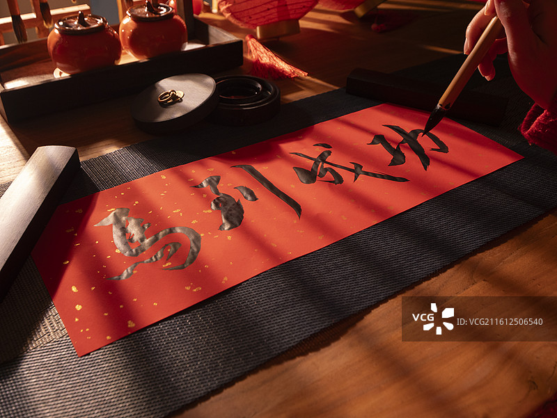 过中国年写福字写马到成功图片素材