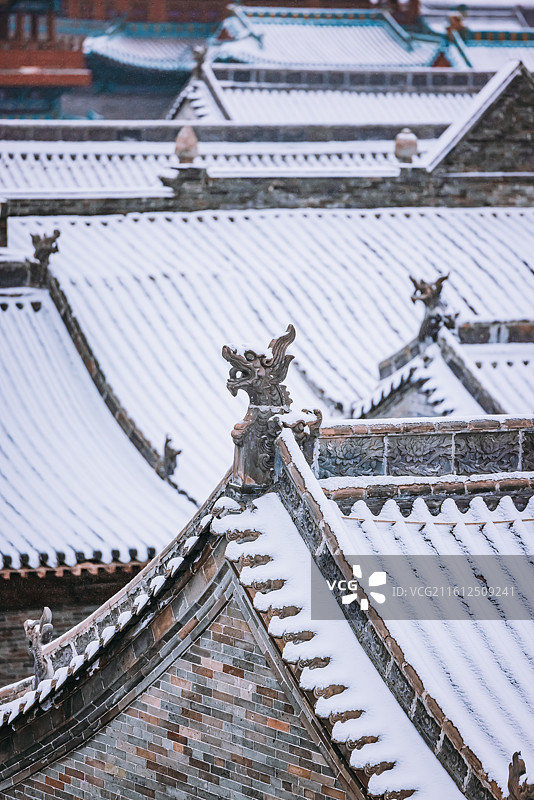 被大雪覆盖的太原古县城的屋顶图片素材