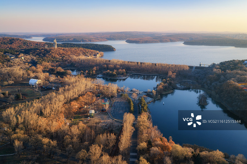 中国吉林长春市净月潭景区秋季航拍风光图片素材