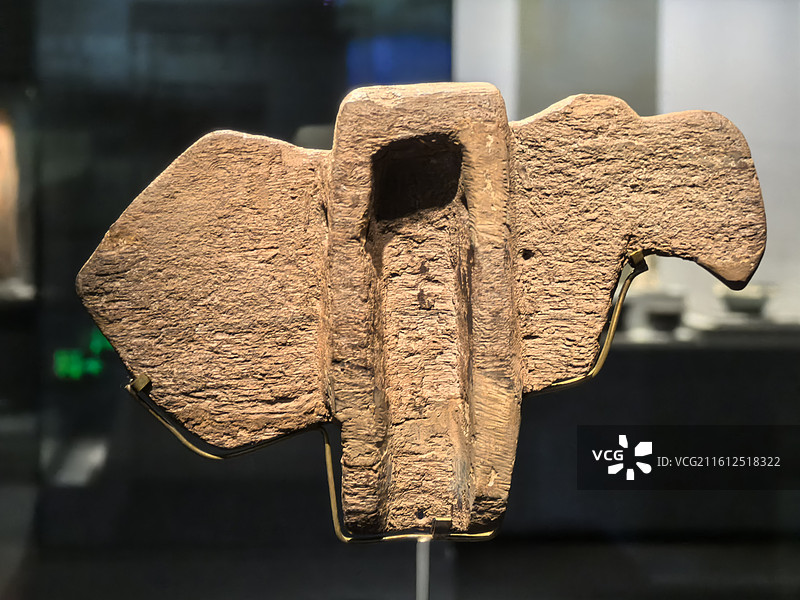 双鸟纹象牙蝶形器图片素材