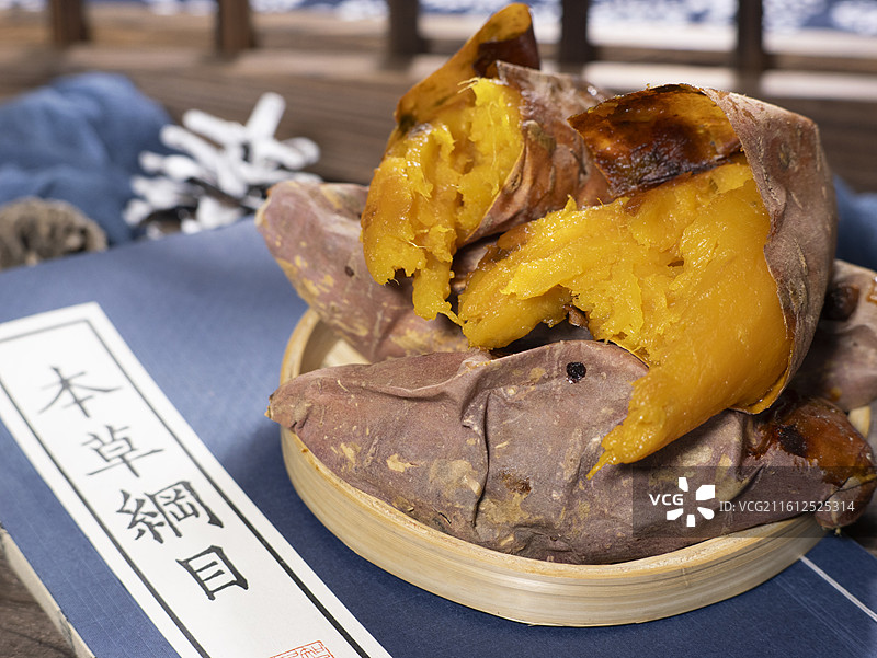 烤熟的红心番薯地瓜红薯图片素材
