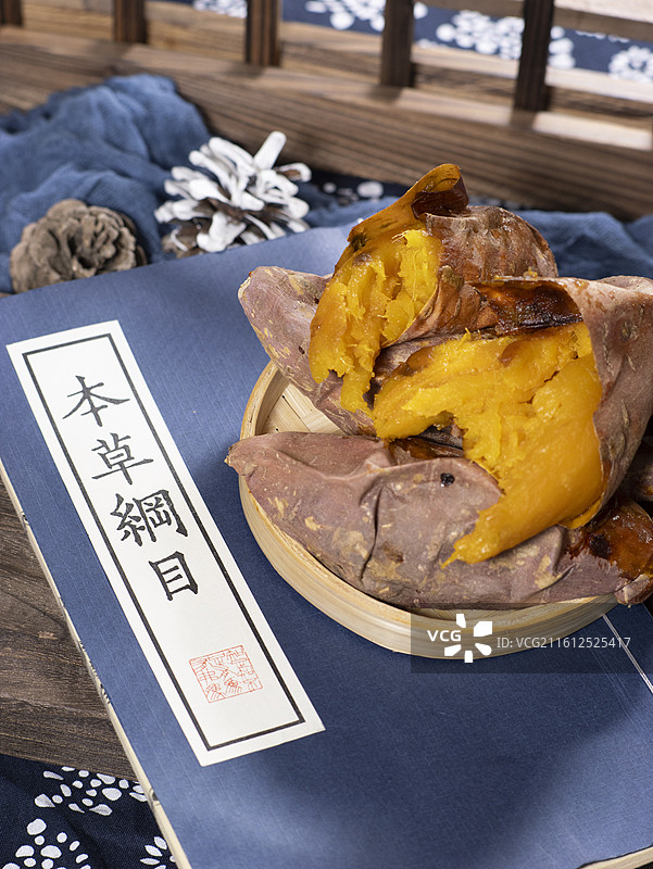 烤熟的红心番薯地瓜红薯图片素材