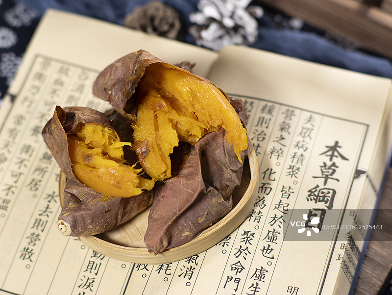 烤熟的红心番薯地瓜红薯图片素材