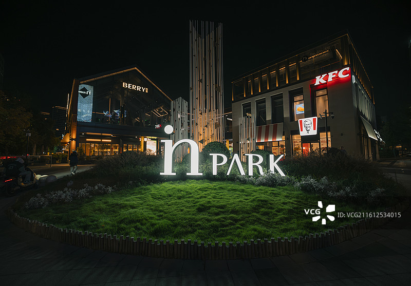 临平银泰inPARK的夜景图片素材