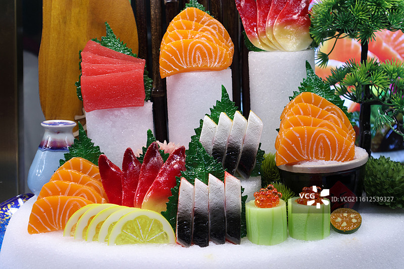 海鲜刺身三文鱼生鱼片图片素材