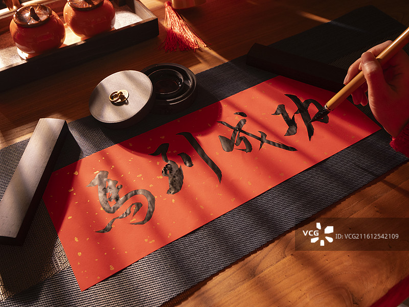 过中国年写福字写马到成功图片素材