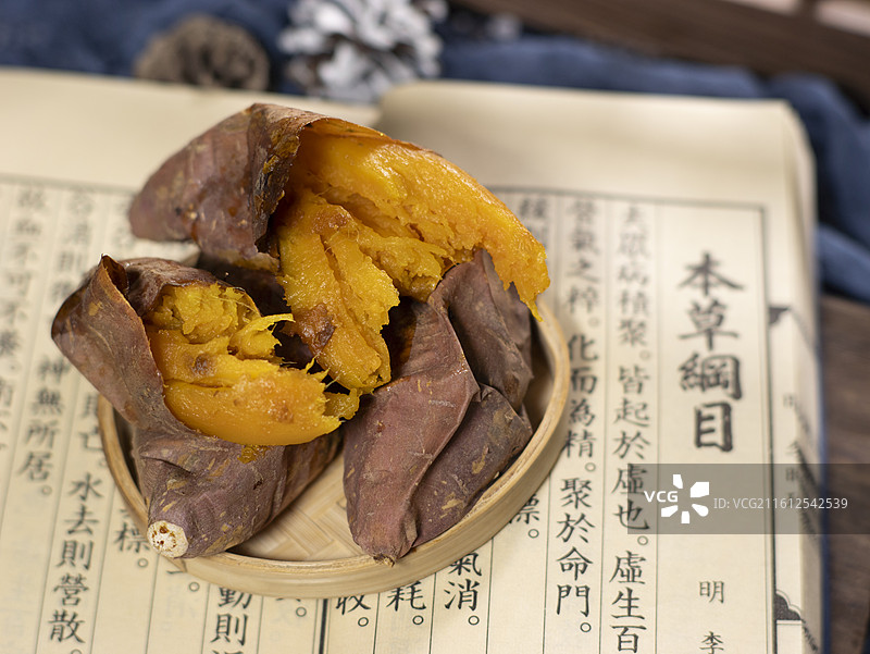 烤熟的红心番薯地瓜红薯图片素材