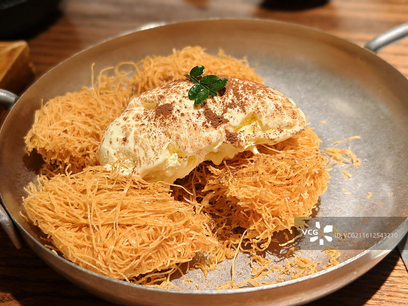 山水主题老爸生日蛋糕 创意定制甜品图片素材