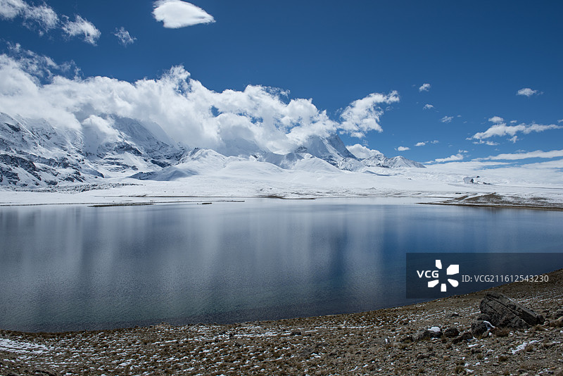 西藏日喀则亚东县堆纳乡堆纳三措图片素材
