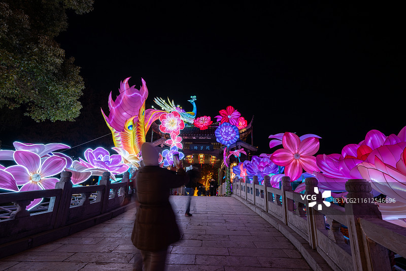 第40届南京秦淮灯会，2026马年生肖灯组亮相南京白鹭洲灯会图片素材