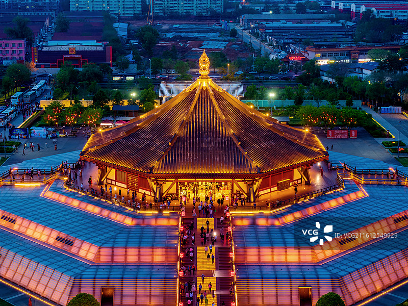 中国河南洛阳隋唐洛阳城国家遗址公园明堂天堂景区夜景航拍图片素材