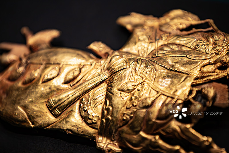 北京首都博物馆黄金缕特展香港故宫文化博物馆藏吐蕃骑射武士形饰牌图片素材