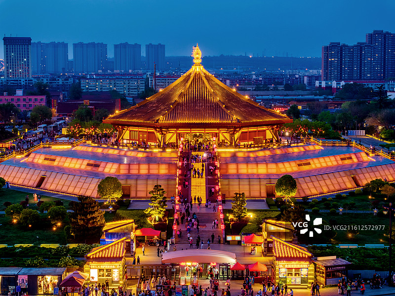 中国河南洛阳隋唐洛阳城国家遗址公园明堂天堂景区夜景航拍图片素材