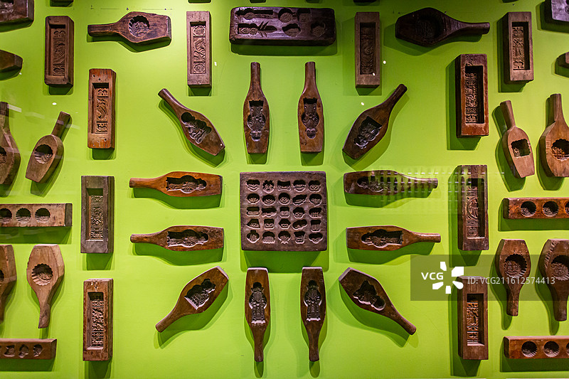 江苏省苏州市黎里古镇六悦博物馆——传统糕点制作工具图片素材