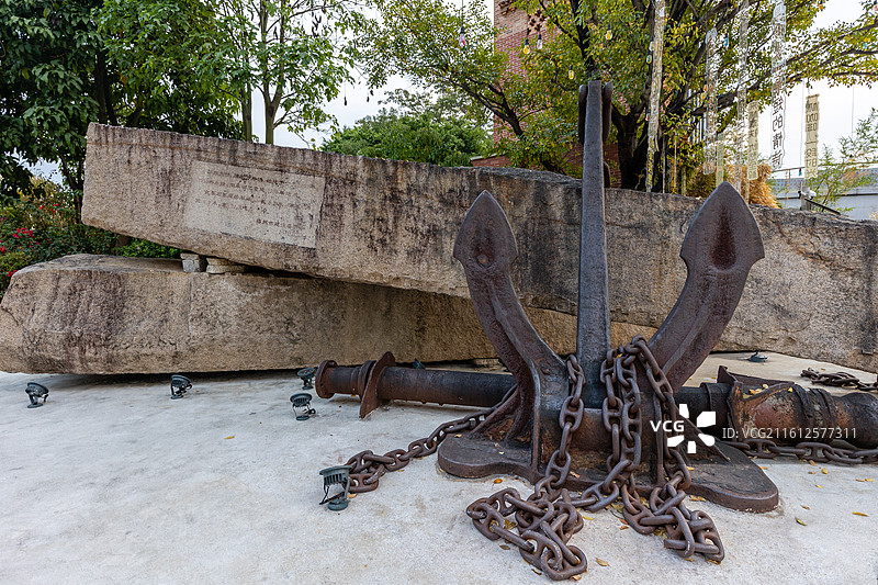 福州解放大桥头保留的原万寿桥用石梁图片素材