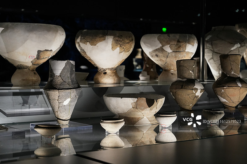 中国四川广汉三星堆博物馆陶器图片素材