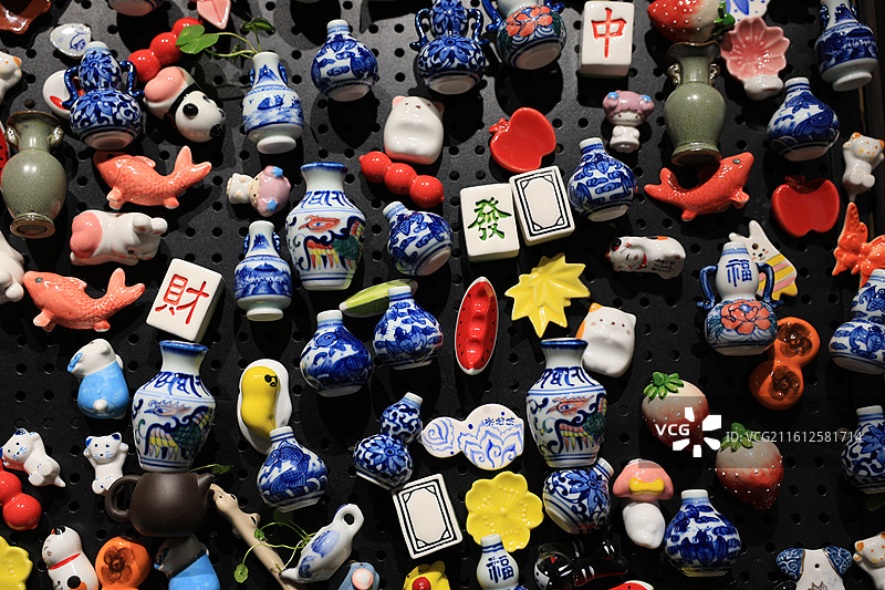 各式各样的陶瓷小物件、冰箱贴图片素材