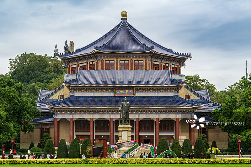 著名旅游景点：广州中山纪念堂及孙中山塑像图片素材