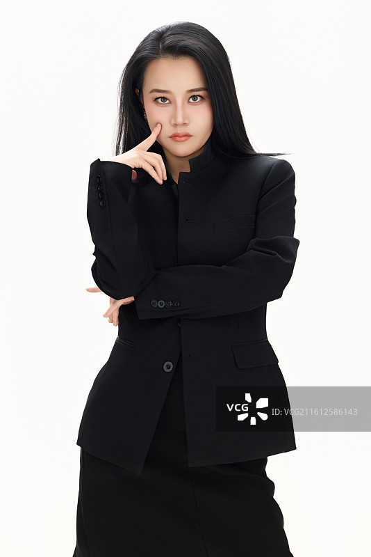 白色背景下的亚洲女性歌手演员形象图片素材