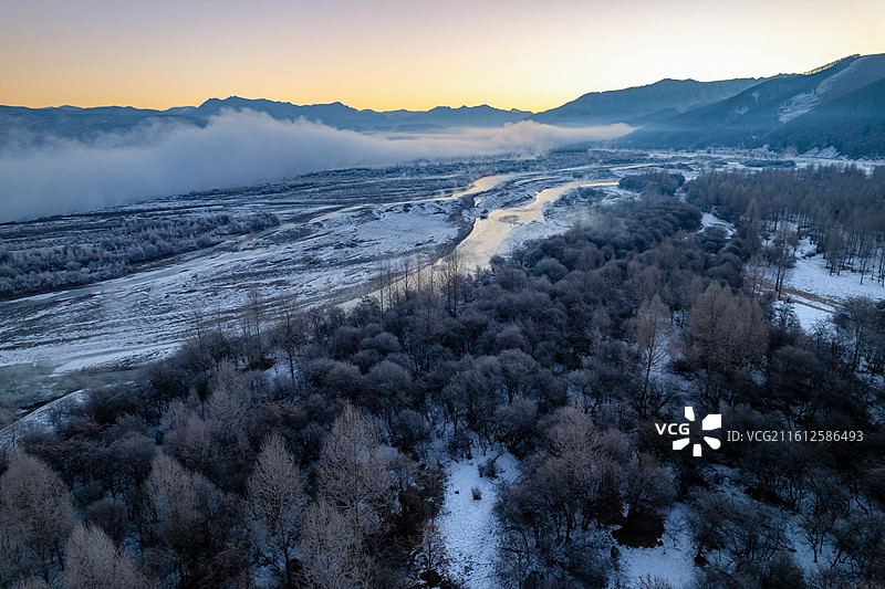 门源大通河边雾凇图片素材