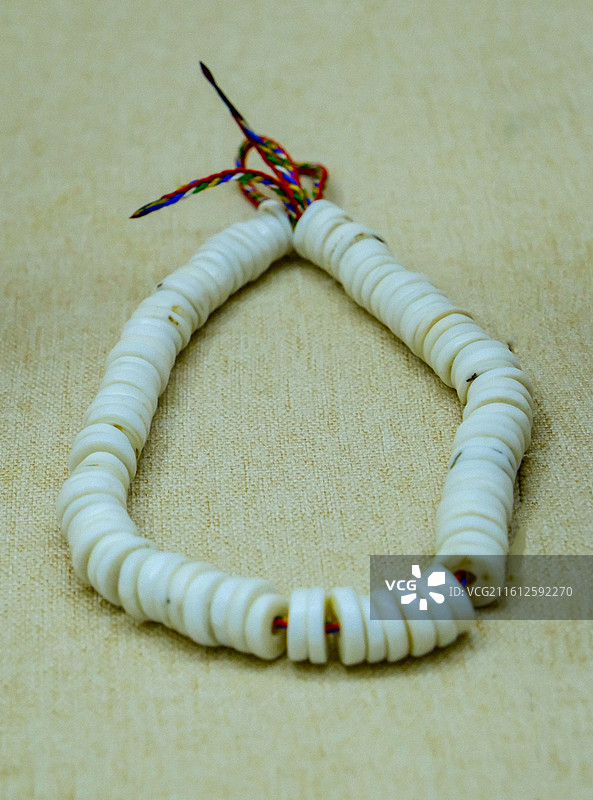 中国海南省三亚市三亚山海贝文化博物馆藏品 ，砗磲饰品，珍珠贝饰品，螺钿饰品，砗磲制品图片素材