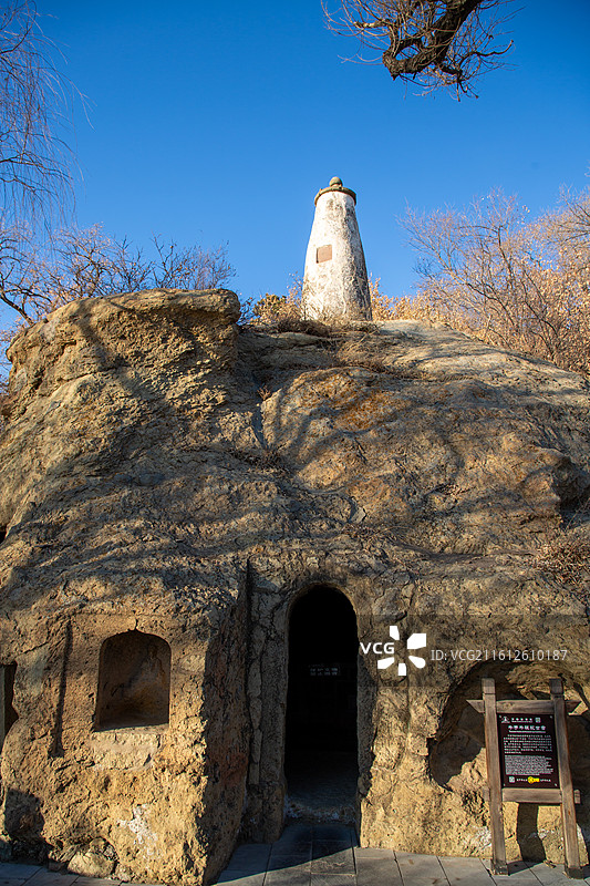 义县万佛堂明代古塔+现代塔林图片素材