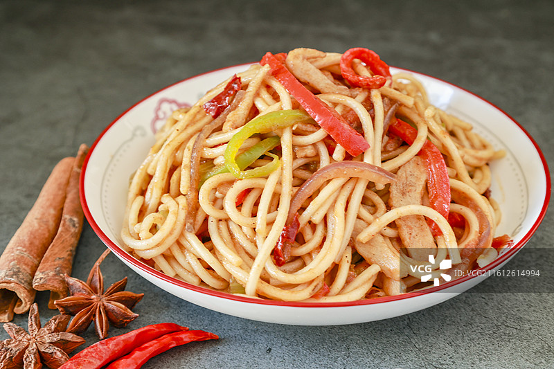 炒拉条子炒面 新疆美食图片素材