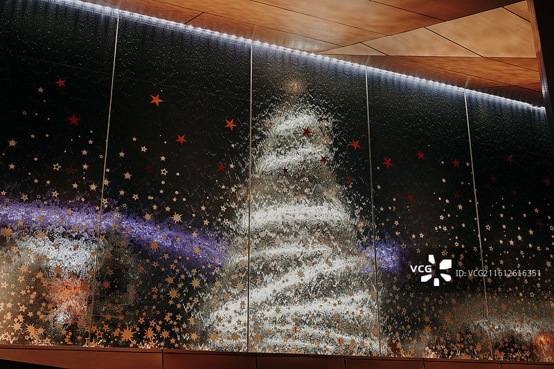 成都skp圣诞布置，skp商场，圣诞节，圣诞，2025年圣诞，圣诞主题，圣诞树，圣诞小熊，夜景，晚上图片素材