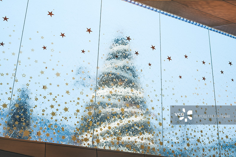 成都skp圣诞布置，skp商场，圣诞节，圣诞，2025年圣诞，圣诞主题，圣诞树，圣诞小熊，夜景，晚上图片素材