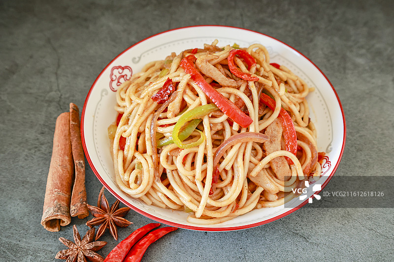 炒拉条子炒面 新疆美食图片素材