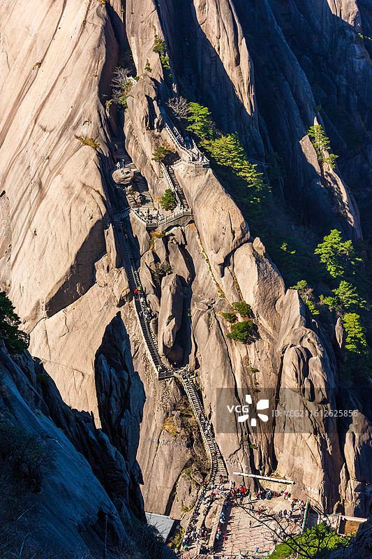 安徽黄山风景区，天都峰登山步道。图片素材