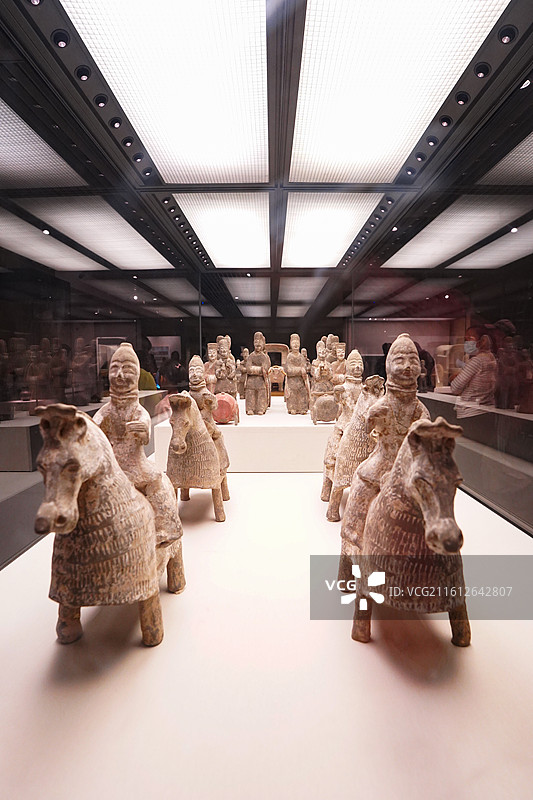 中国国家博物馆藏十六国（公元304年-公元439年）陶武士俑、陶牛车图片素材