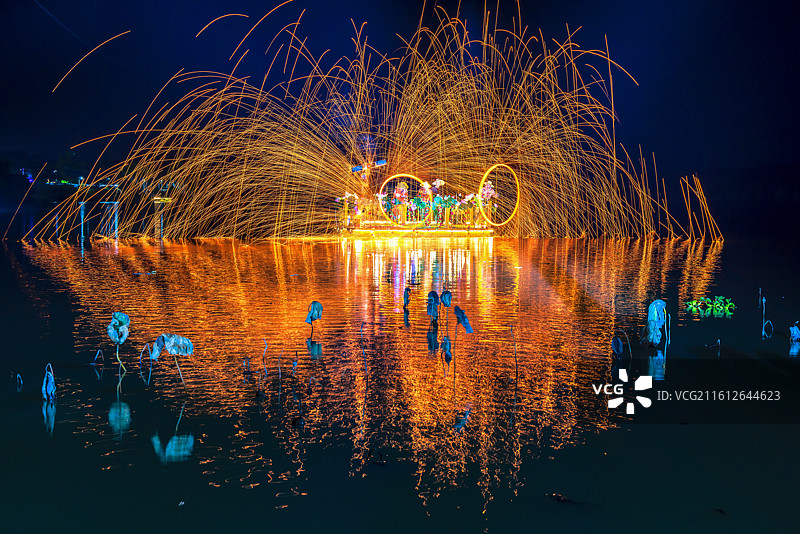 海南省琼海市大路镇湖仔二村世界热带水果之窗，热带水果示范区收集展示着680多种热带水果，定时烟花表演图片素材