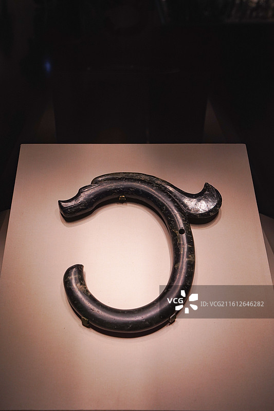 中国国家博物馆藏内蒙古翁牛特旗出土红山文化（约公元前4700年-前2900年）玉龙图片素材