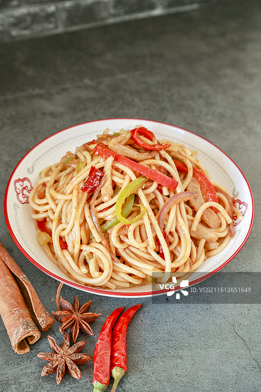 炒拉条子炒面 新疆美食图片素材