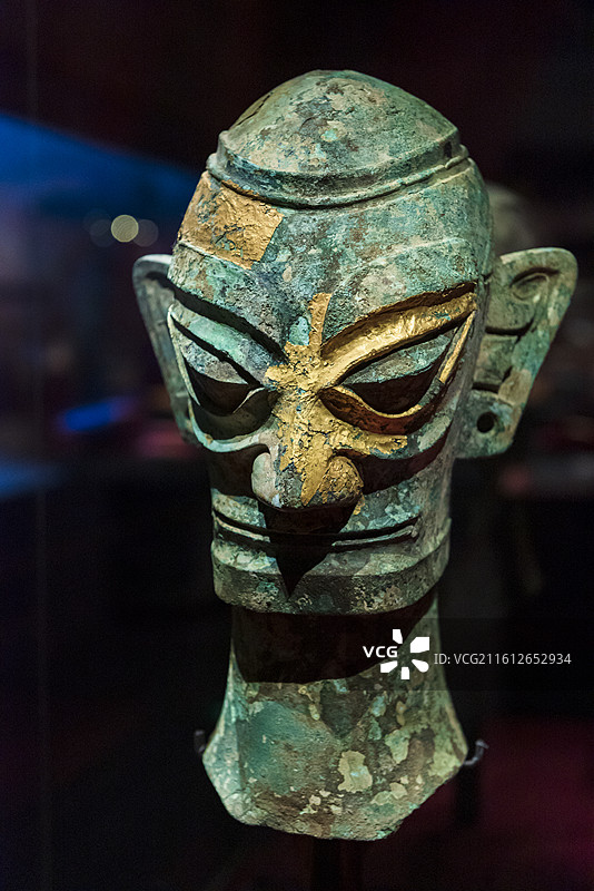 带金面罩青铜人头像 商 四川广汉三星堆博物馆藏 北京通州大运河博物馆“看见殷商”特展图片素材