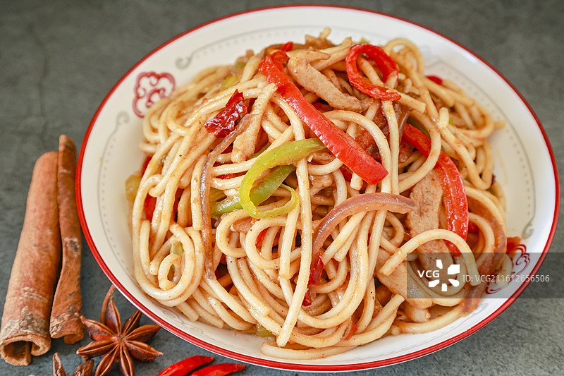 炒拉条子炒面 新疆美食图片素材