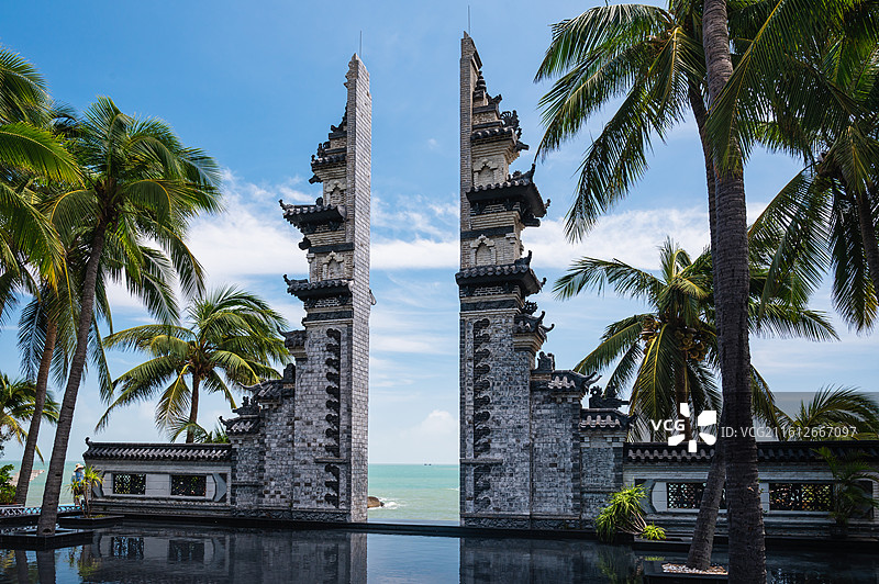 三亚大小洞天景区“天空之门”网红打卡地海景风光图片素材