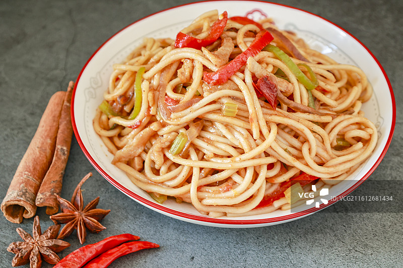 炒拉条子炒面 新疆美食图片素材