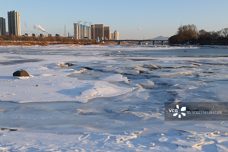 吉林市，温德游园，冬季，松花江，雪景，冰河，落日，夕阳植物，鬼针草，干枯的酸模，图片素材
