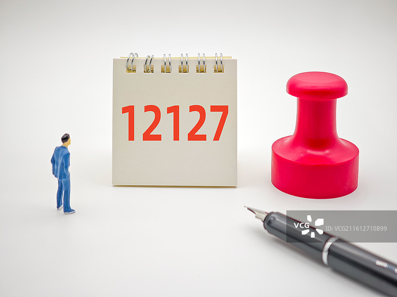 12127（网络流行词。上班时间制度安排。指中午12点上班，晚上12点下班，每周上班7天）图片素材