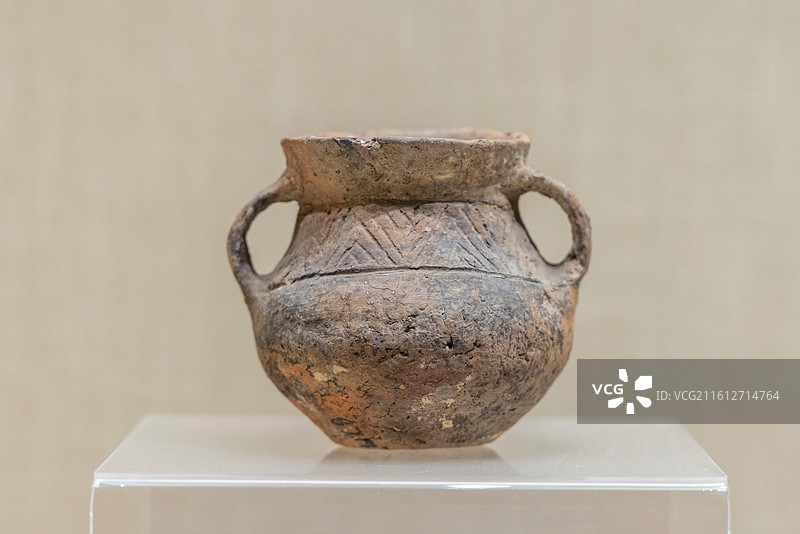 甘肃张掖博物馆 新石器时代四坝文化 双系夹砂红陶罐图片素材