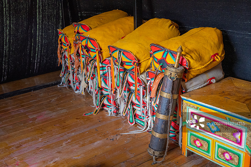 龙灯草原位于四川省甘孜州道孚县龙灯乡川藏公路两侧，地形开阔如吉祥八宝图，藏语称“格萨尔通”，意为格萨图片素材