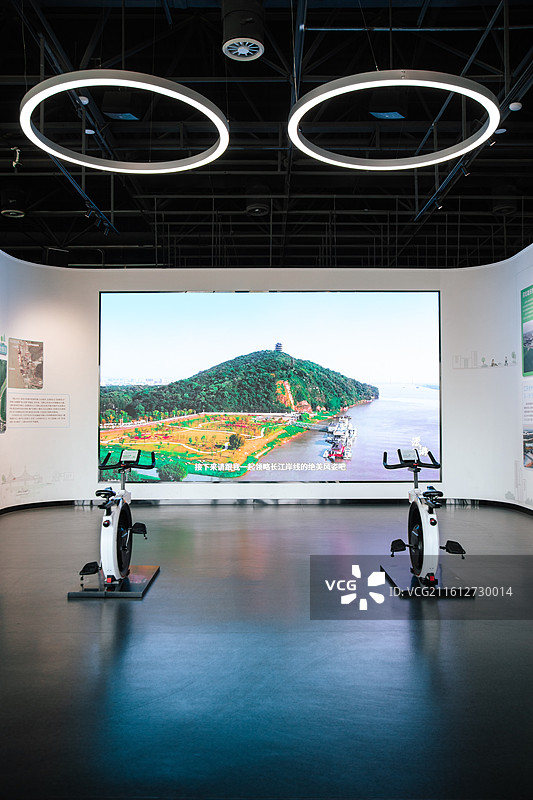 合肥骆岗中央公园 机场航站楼旧址内的城市建设馆图片素材