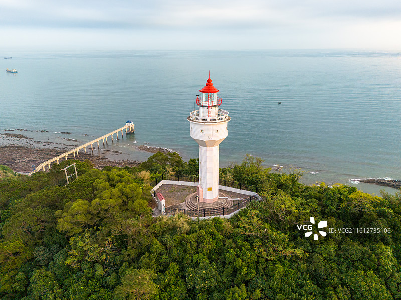 广西防城港市江山半岛怪石滩灯塔水文站日落航拍图片素材