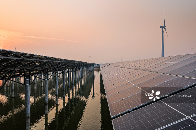 渔光辉映：江苏如东凌洋农场的创新新能源图景图片素材
